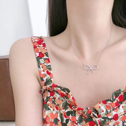 Daisy Bow Necklace